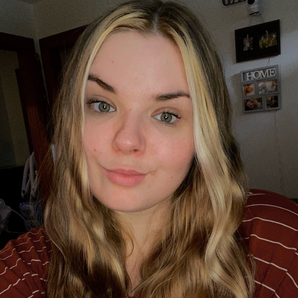 Meet your Posher, Alexis